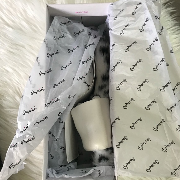 White Fluff Slide with Polka Dot Fur Slipper - Picture 9 of 10